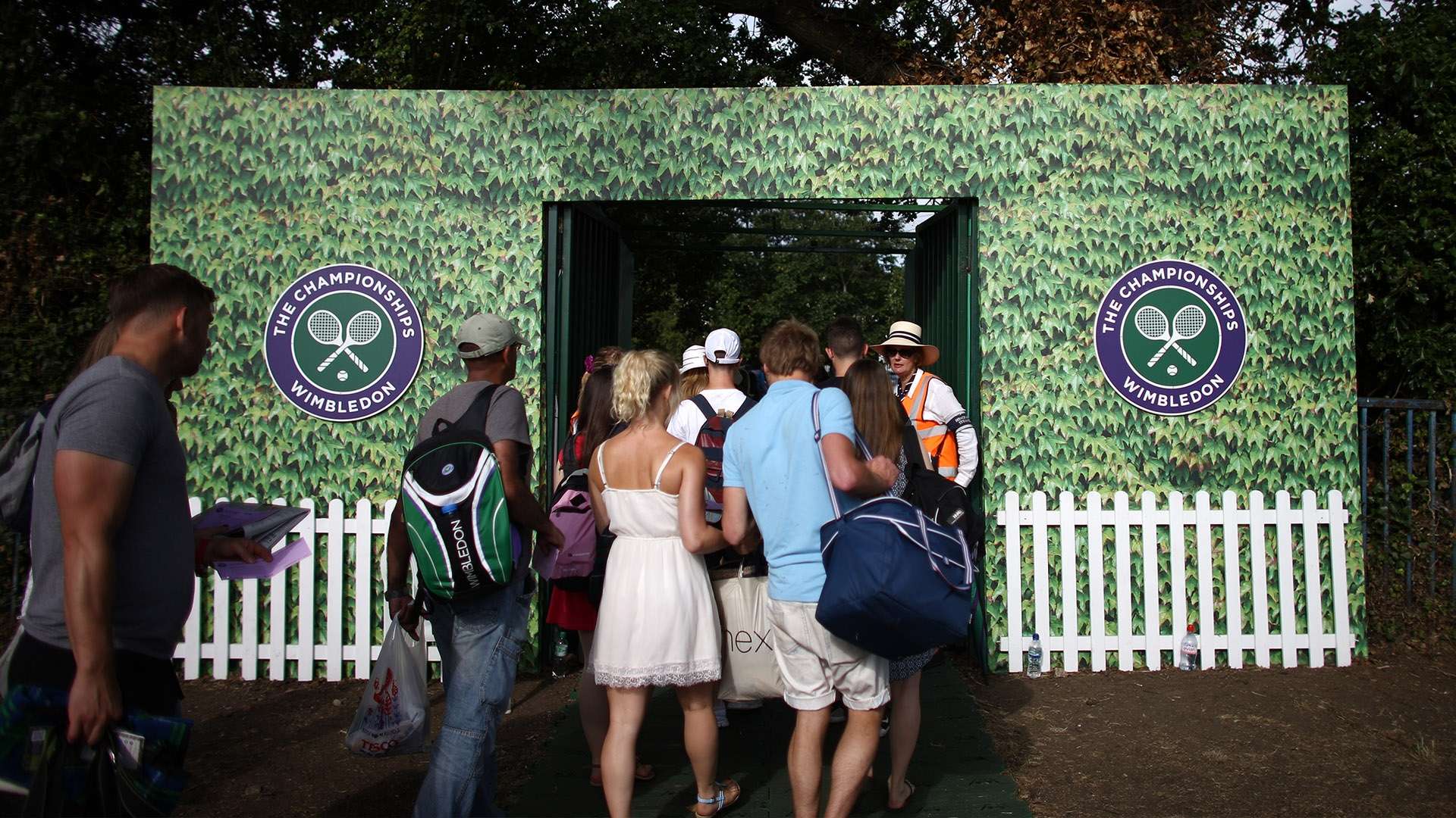 凭借其惊人 凭借其惊人